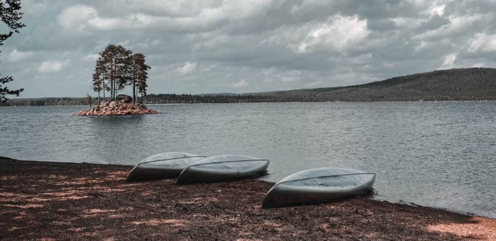 Seenlandschaft in der schwedischen Wildnis bei Hällefors